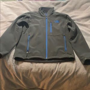 Men’s like new North Face jacket